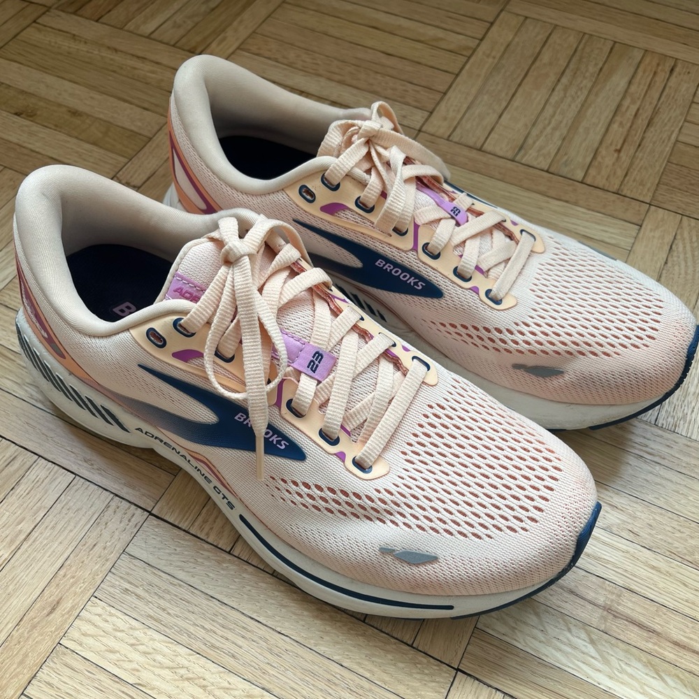 Brooks Adrenaline GTS 23